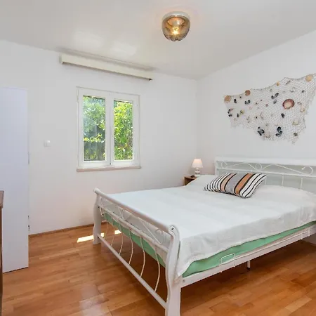 Ferienhaus Fuer 4 Personen Ca 50 Qm In Orebic, Dalmatien Sueddalmatien Hébergement de vacances *
